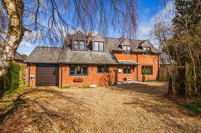 4 bedroom detached house to rent