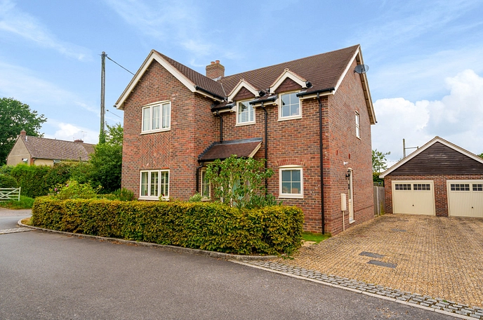 4 bedroom  detached house to rent