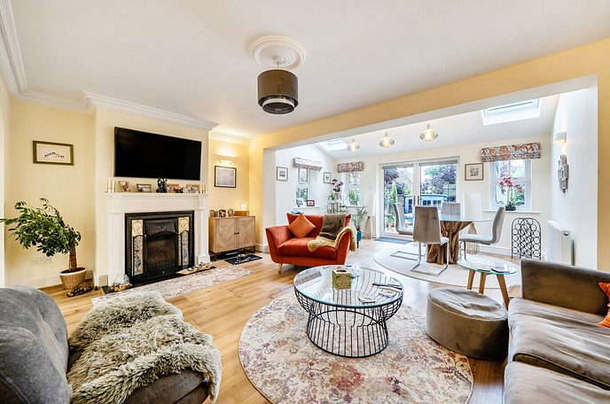 3 bedroom  semi-detached house for sale