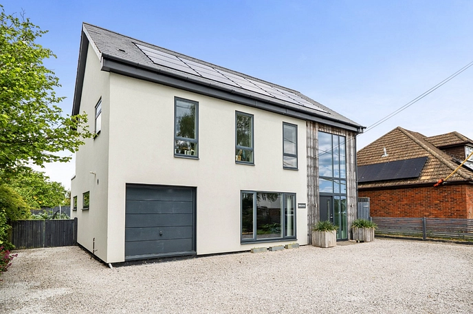 6 bedroom  detached house for sale