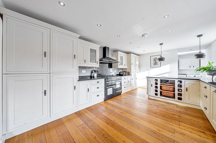 3 bedroom  semi-detached house for sale