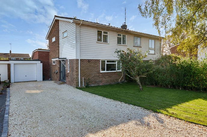3 bedroom  semi-detached house for sale