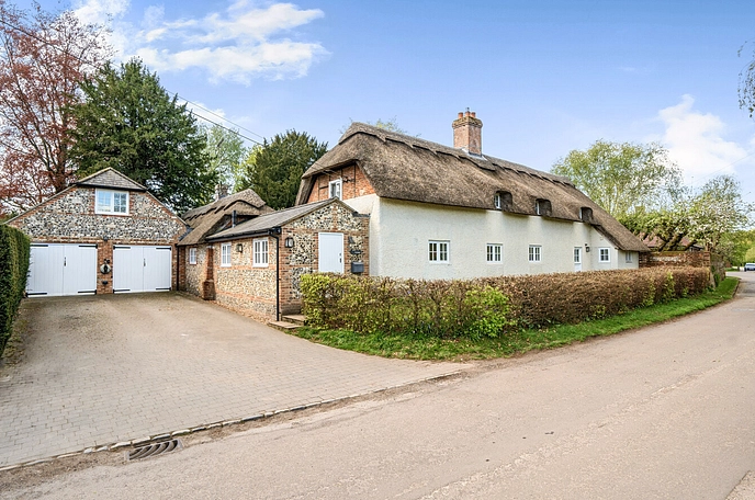 5 bedroom  detached house for sale