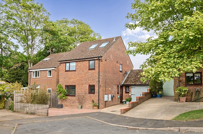 4 bedroom  detached house for sale