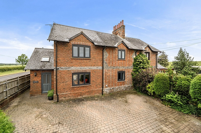 3 bedroom  semi-detached house for sale