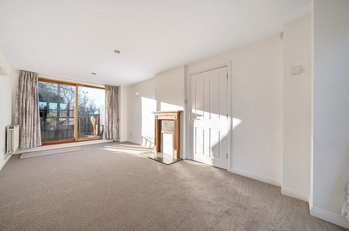 3 bedroom  semi-detached house for sale