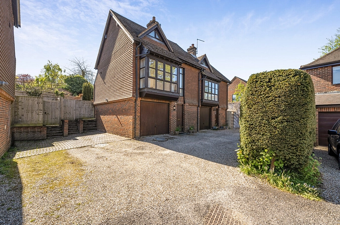 3 bedroom  semi-detached house for sale