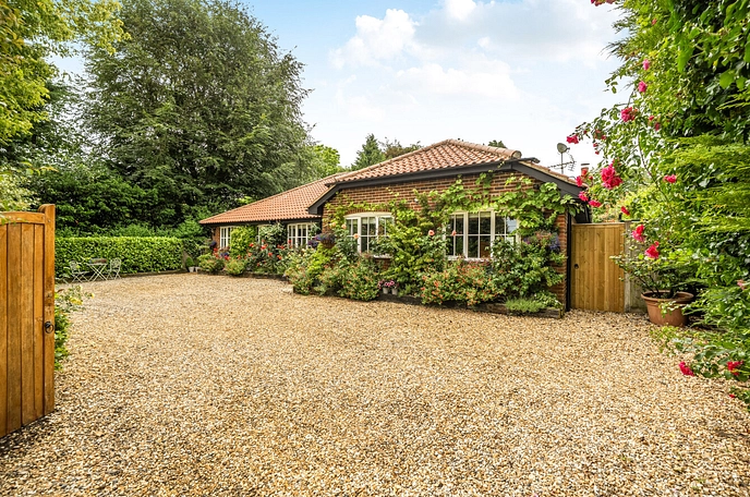 4 bedroom detached bungalow for sale
