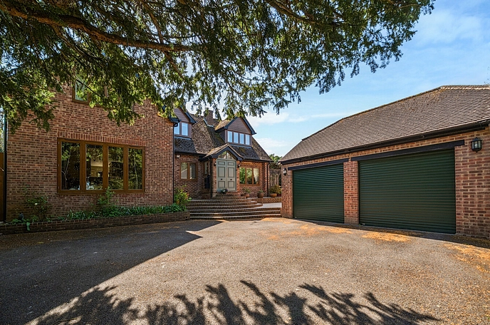 4 bedroom  detached house for sale