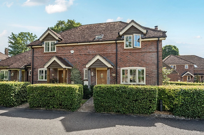 3 bedroom  semi-detached property for sale