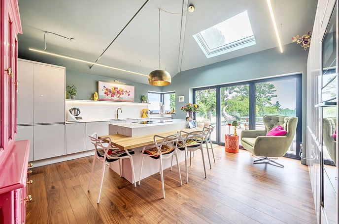 5 bedroom  detached house for sale