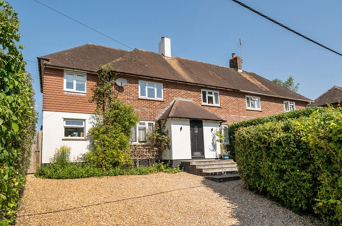 3 bedroom  semi-detached house for sale