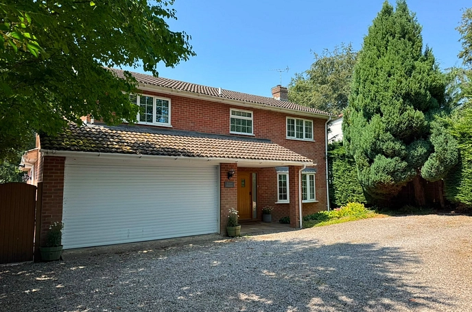 4 bedroom  detached house to rent