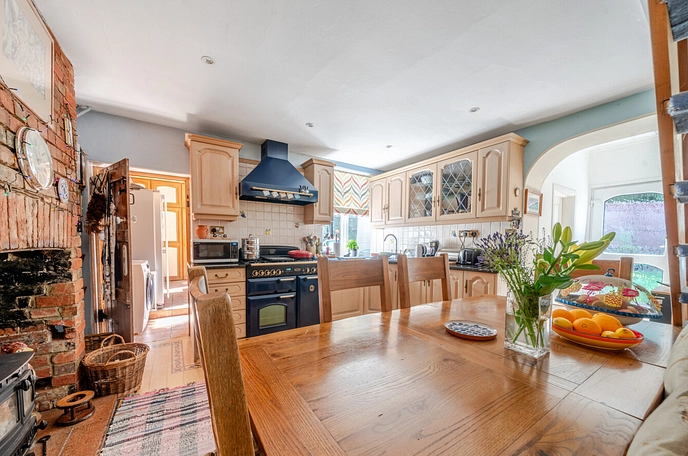 2 bedroom  semi-detached house for sale