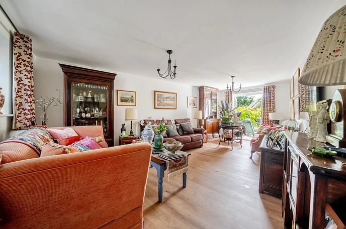 5 bedroom semi-detached house for sale