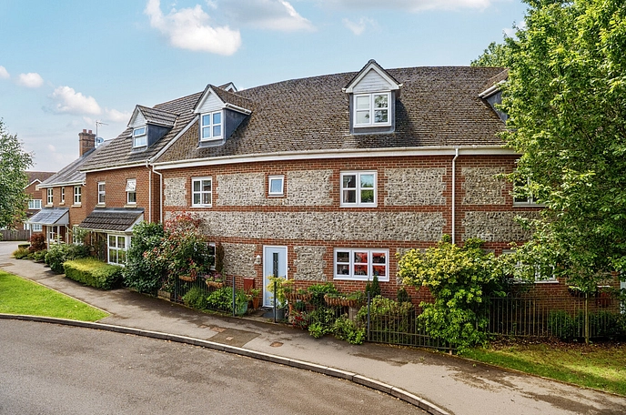 5 bedroom  semi-detached house for sale