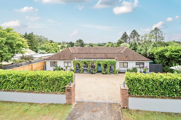 5 bedroom  detached house for sale