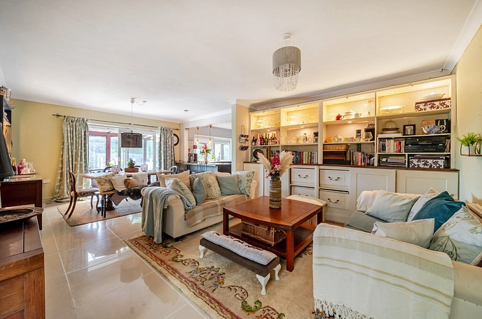 5 bedroom  detached house for sale