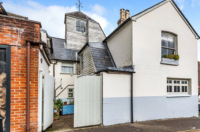 2 bedroom maisonette for sale
