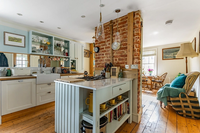 2 bedroom maisonette for sale