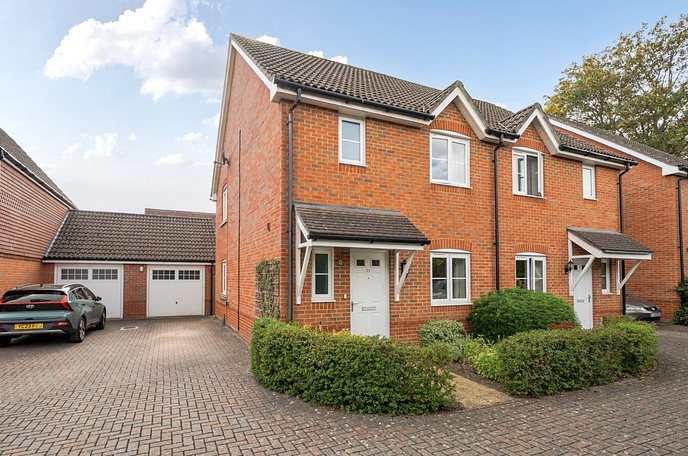 3 bedroom  semi-detached house for sale