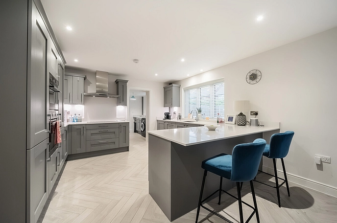 5 bedroom  detached house for sale