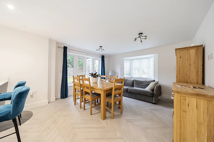 5 bedroom  detached house for sale