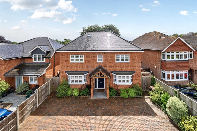 5 bedroom  detached house for sale