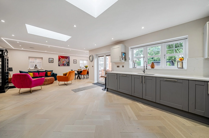 5 bedroom  detached house for sale