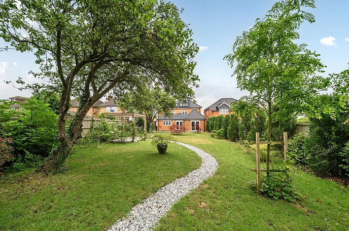 5 bedroom  detached house for sale