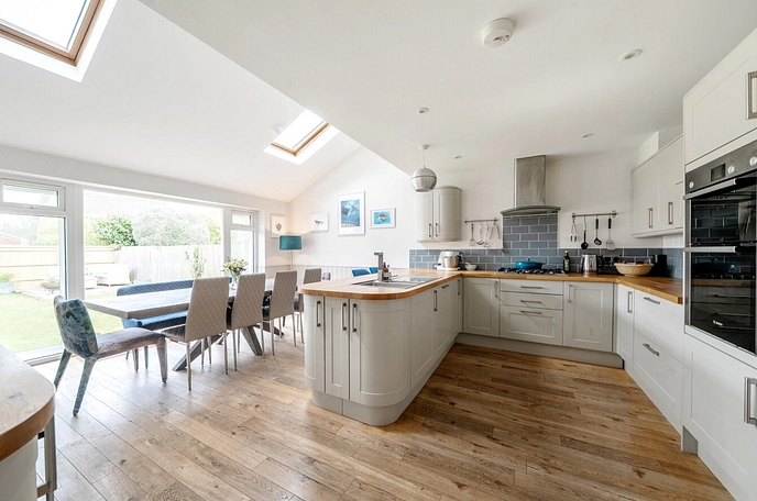 4 bedroom  detached house to rent