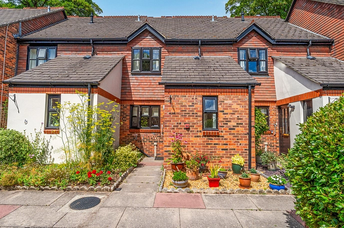 2 bedroom  terraced house for sale