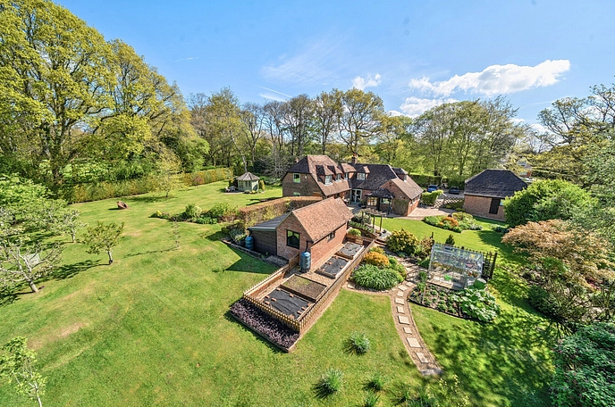 5 bedroom  detached house for sale
