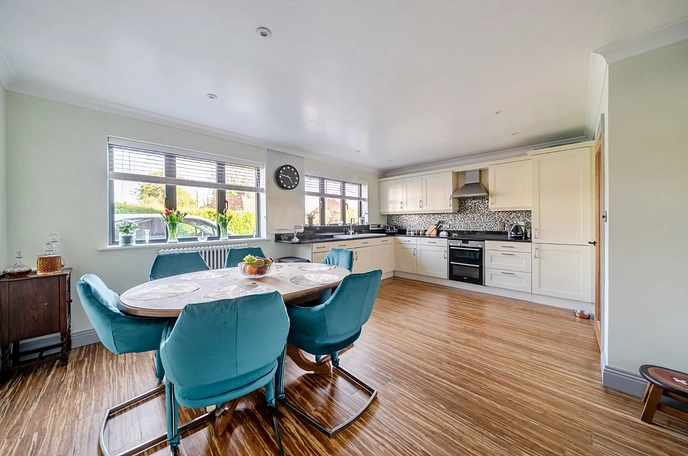 3 bedroom  detached house for sale