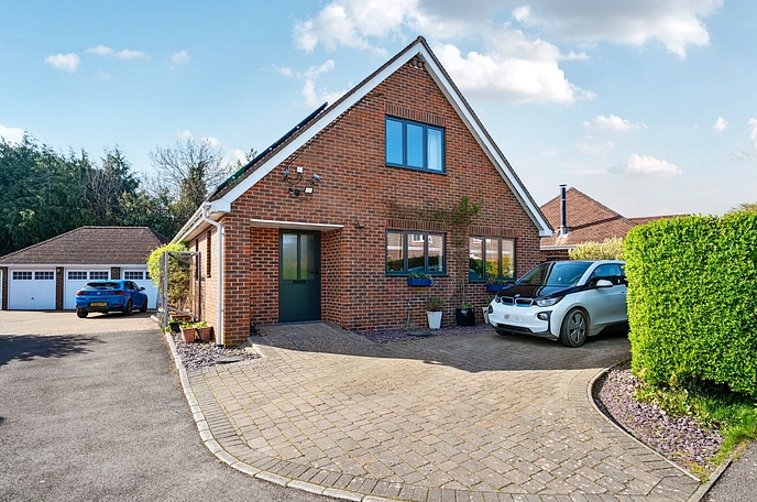 3 bedroom  detached house for sale