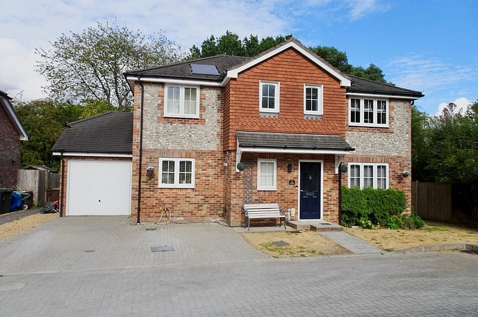 4 bedroom  detached house for sale