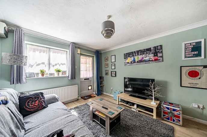 1 bedroom maisonette for sale