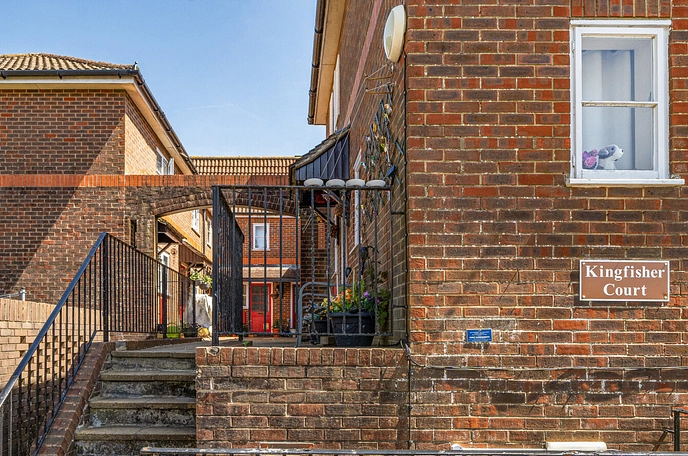 1 bedroom maisonette for sale