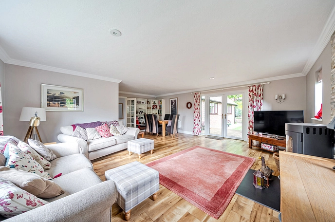 6 bedroom bungalow for sale