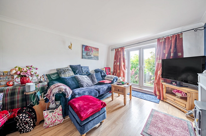 2 bedroom maisonette for sale