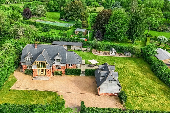 5 bedroom  detached house for sale