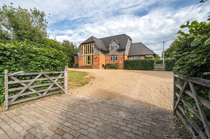 5 bedroom  detached house for sale