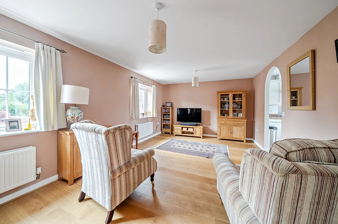 2 bedroom maisonette for sale