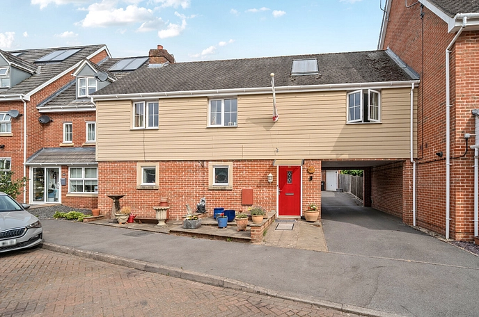 2 bedroom maisonette for sale