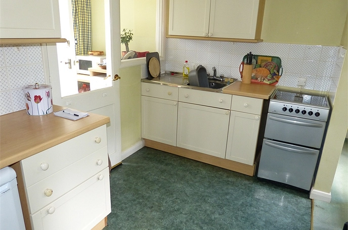 1 bedroom  semi-detached house to rent