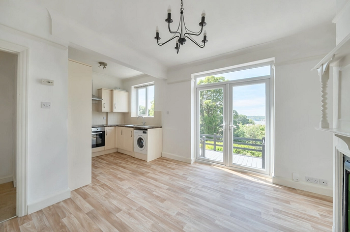 3 bedroom  semi-detached house for sale
