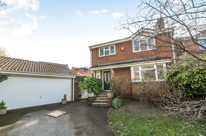 4 bedroom  detached house for sale