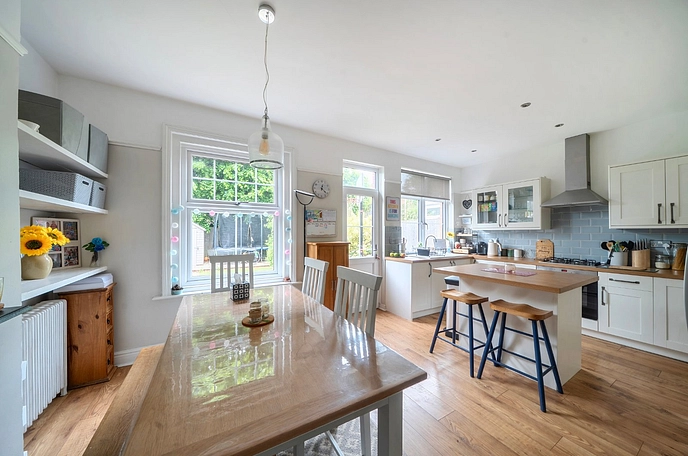 3 bedroom  semi-detached house for sale