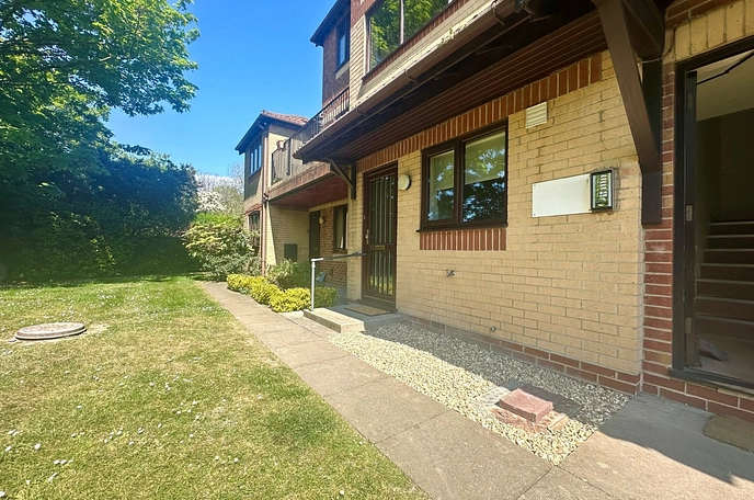 2 bedroom maisonette to rent