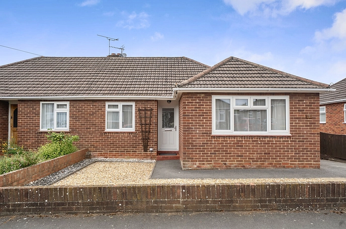3 bedroom  semi-detached bungalow to rent